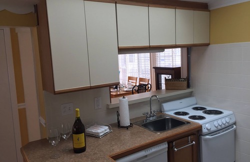 Ortley Beach House | Newly Decorated 2BR Cottage Lavallette, Sleeps 5, I/O Shwrs, A/C,Wi-Fi W/D
