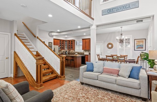 MLK University House | Newly Decorated Downtown Chattanooga Home, Sleeps 6-8,