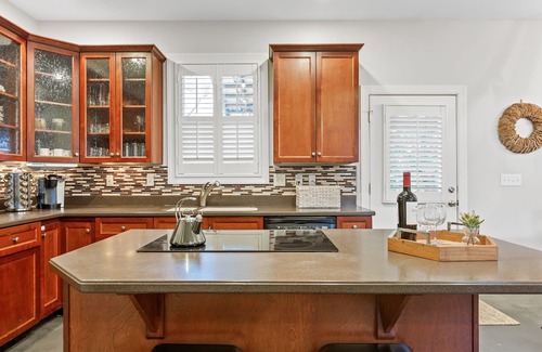 MLK University House | Newly Decorated Downtown Chattanooga Home, Sleeps 6-8,