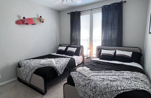 North Loop House | Newly Designed 3/2 Townhouse close to Domain/DT/SXSW Top Spots!