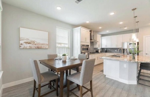 Tomball House | NEWLY furnished 4bdr/3bath home!