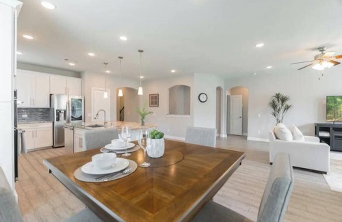 Tomball House | NEWLY furnished 4bdr/3bath home!