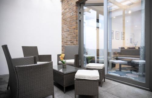 Kentish Town Apartment | Newly Furnished Apt w/Patios - Hampstead Heath