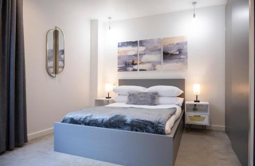 Kentish Town Apartment | Newly Furnished Apt w/Patios - Hampstead Heath