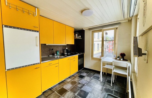 St. Gallen Apartment | Newly furnished beautiful old building apartment in the center with Apple TV O1