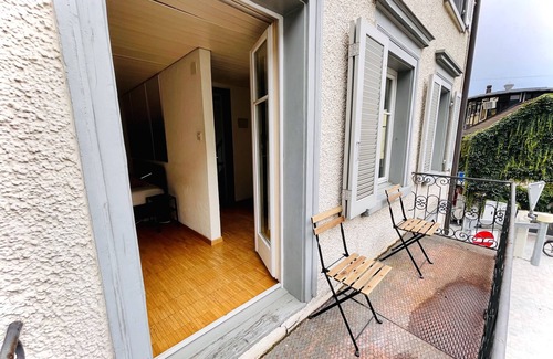 St. Gallen Apartment | Newly furnished beautiful old building apartment in the center with Apple TV O1
