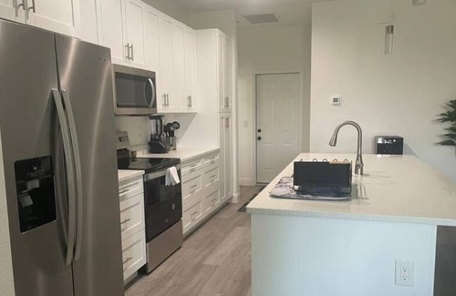 Eisenhower House | Newly Furnished, Private area with Beautiful Sunsets, Family/Pet-Friendly!