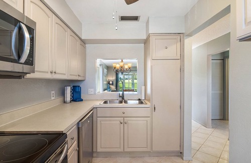 New Port Richey Condo | Newly furnished 2-beds condo w/golf course view!