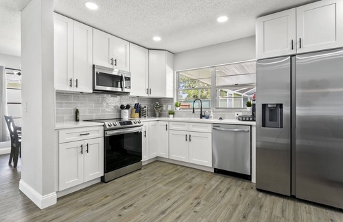 Lake Magdalene House | NEWLY LARGE HEATED POOL Modern home Ace Location Tampa Oasis - SEE 3D Tour