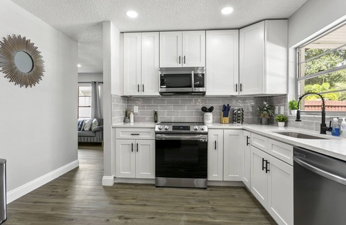 Lake Magdalene House | NEWLY LARGE HEATED POOL Modern home Ace Location Tampa Oasis - SEE 3D Tour