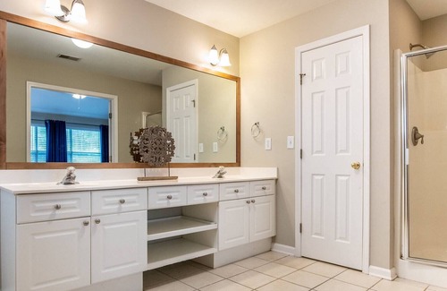 Sand Ridge House | NEWLY LISTED ~ Stylish & Comfy ~ 15min to Downtown