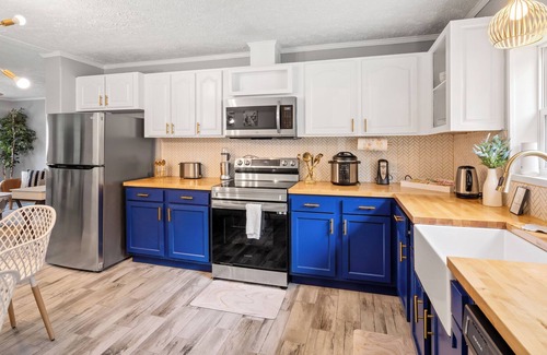 Daphne House | Newly Listed! Traveling nurses and business professionals welcome!