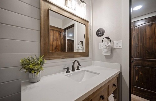 Broken Bow Cabin | Newly Redecorated Deer Valley Cabin Features Secluded Hot Tub and Campfire by Redawning