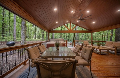 Broken Bow Cabin | Newly Redecorated Deer Valley Cabin Features Secluded Hot Tub and Campfire by Redawning