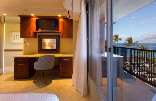 Kihei Condo | Newly Redecorated Ocean Front Condo