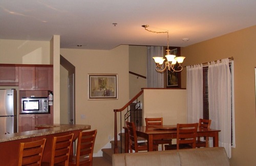 Bromont Condo | Newly refreshed lovely quiet 3 bdrm corner unit, fully furnished, hi speed wifi