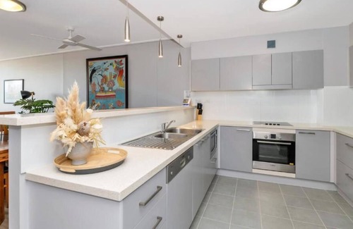 Townsville Apartment | Newly Refurb*2Bed 2Bath Apt*City*Walk To Strand