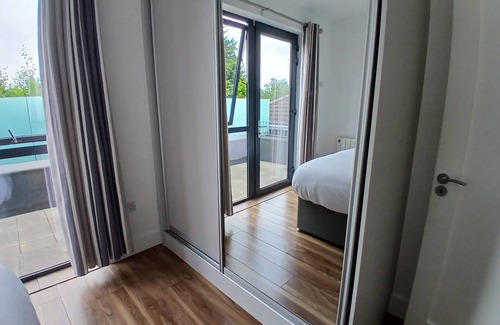 Dublin Apartment | Newly Refurbed 2BD W/Wraparound Balcony,5k to City