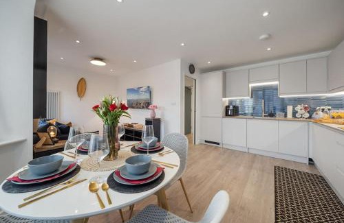 Whittington Apartment | Newly Refurbished 2 Bed Flat