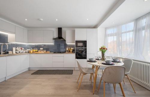 Whittington Apartment | Newly Refurbished 2 Bed Flat