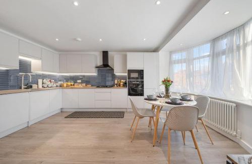 Whittington Apartment | Newly Refurbished 2 Bed Flat