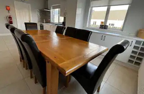 Lecemy House | ★Newly Refurbished | Group Retreat | Walk to Town