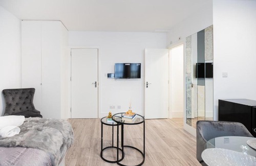 Kensal Green Apartment | Newly refurbished Studio in Kensal green F