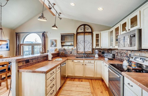 Frisco House | Newly Relisted! Balcony Views of Lake Dillon, Quiet Neighborhood, Garage Parking