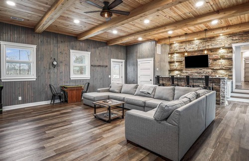 Hallsville Other | Newly remodeled 1822 farmhouse close to Hocking Hills attractions