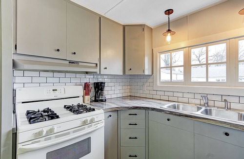 Lakeview House | Newly remodeled 3 bedroom, 1 bath Lake getaway home.