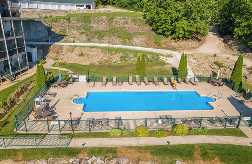 Camdenton Condo | Newly remodeled 4BDR/3BA modern condo with 12x28 BOAT SLIP