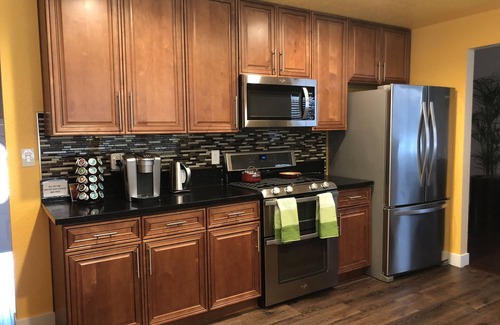Las Vegas House | Newly Remodeled 4bedroom 3bath 5 mins drive to Strip,heated pool