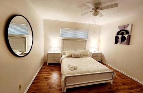 Allen House | Newly remodeled 5BR 3BA w/pool 16 ppl