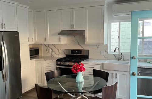 Balboa Island Apartment | Newly remodeled and conveniently located.