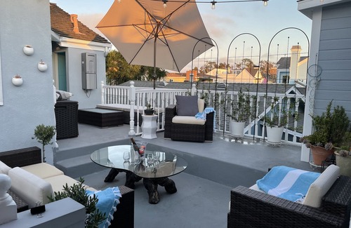 Balboa Island Apartment | Newly remodeled and conveniently located.