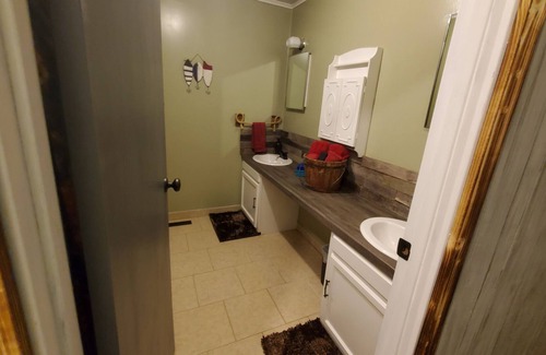 Cassville House | Newly Remodeled and Furnished 1 mile from Roaring River St Park!