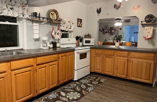Abilene House | Newly remodeled and updated home in Abliene KS. Great for get togethers!