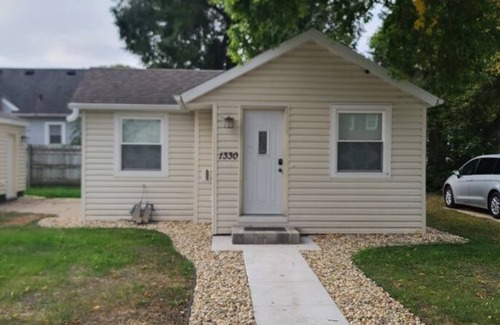 East Side Pioneers House | Newly remodeled "Beach" Themed home that is close to downtown and Mayo Clinic.
