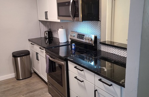 Oklahoma City Condo | Newly remodeled Cozy 1-bedroom condo in enjoyable Oklahoma City with AC, WiFi