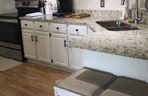 Warren Condo | Newly remodeled condo centrally located