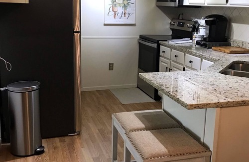Warren Condo | Newly remodeled condo centrally located