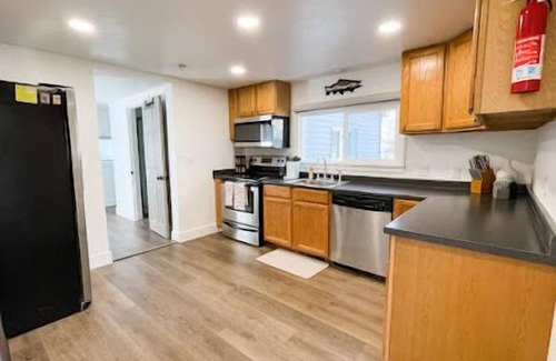 Manila Cottage | Newly remodeled cottage with King beds, and A/C