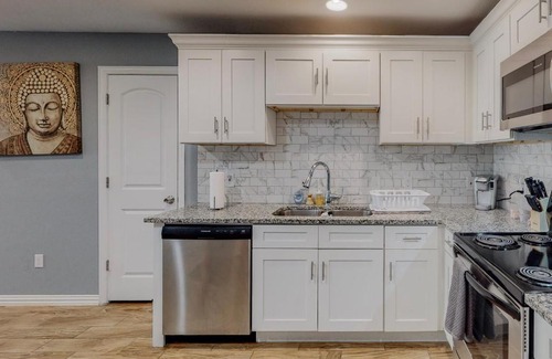 Dallas House | Newly remodeled home 15 mins from downtown & bishop arts