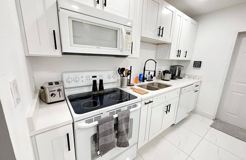 Tampa House | Newly Remodeled Home By Airport & Stadium In The Heart Of Tampa