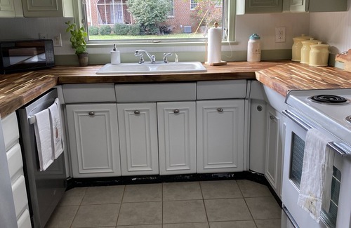 Dalton House | Newly Remodeled Home in Dalton’s Historic District -5mins from I-75