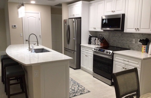 Fruitville House | Newly Remodeled House with a Pool
