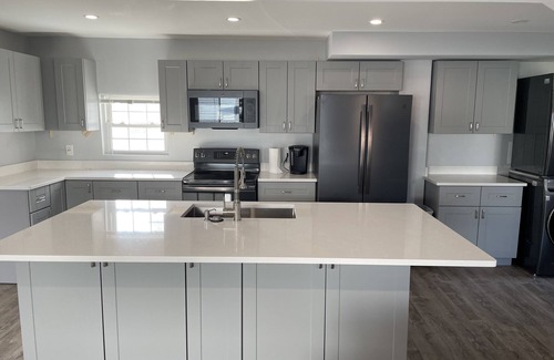 Huron House | Newly remodeled in 2021. Cedar Point, beach access, park, fishing & more!