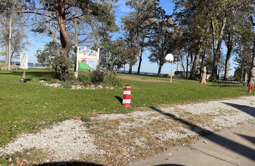 Huron House | Newly remodeled in 2021. Cedar Point, beach access, park, fishing & more!