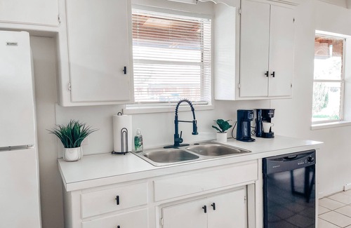 Fort Smith House | Newly Remodeled - King Bed in Central Fort Smith