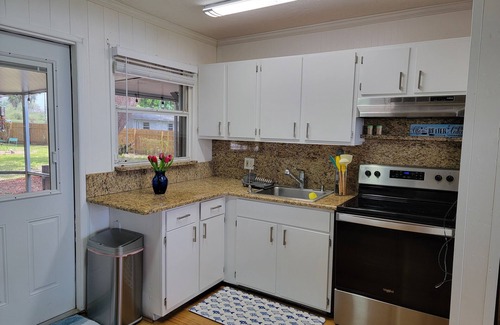Highland Cottage | Newly Remodeled-Lake Front Oasis. Amazing Sunsets-12 min from Sebring Raceway